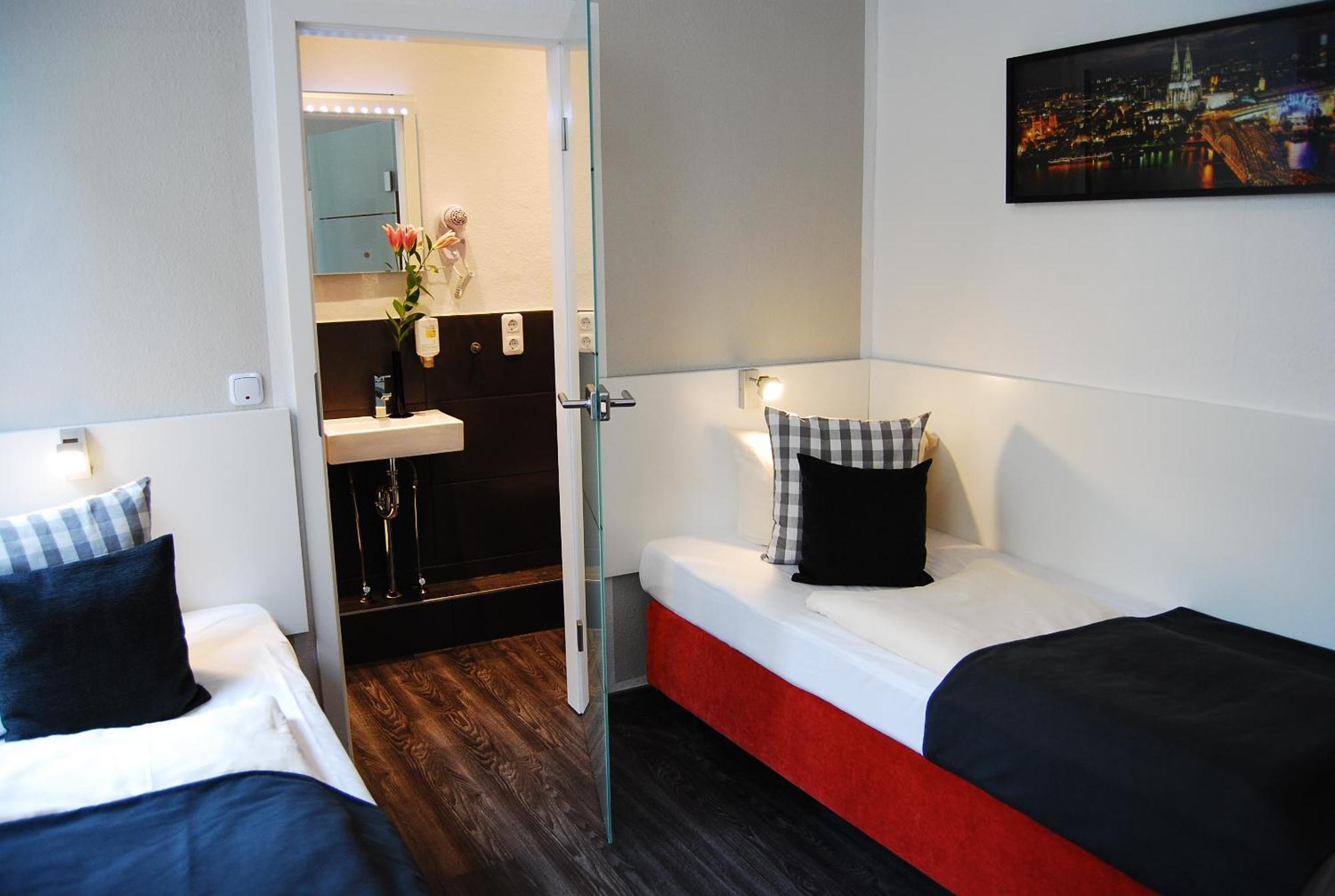 Hotel Alt Deutz City-Messe-Arena Kontaktloser Self Check-In Köln Ngoại thất bức ảnh