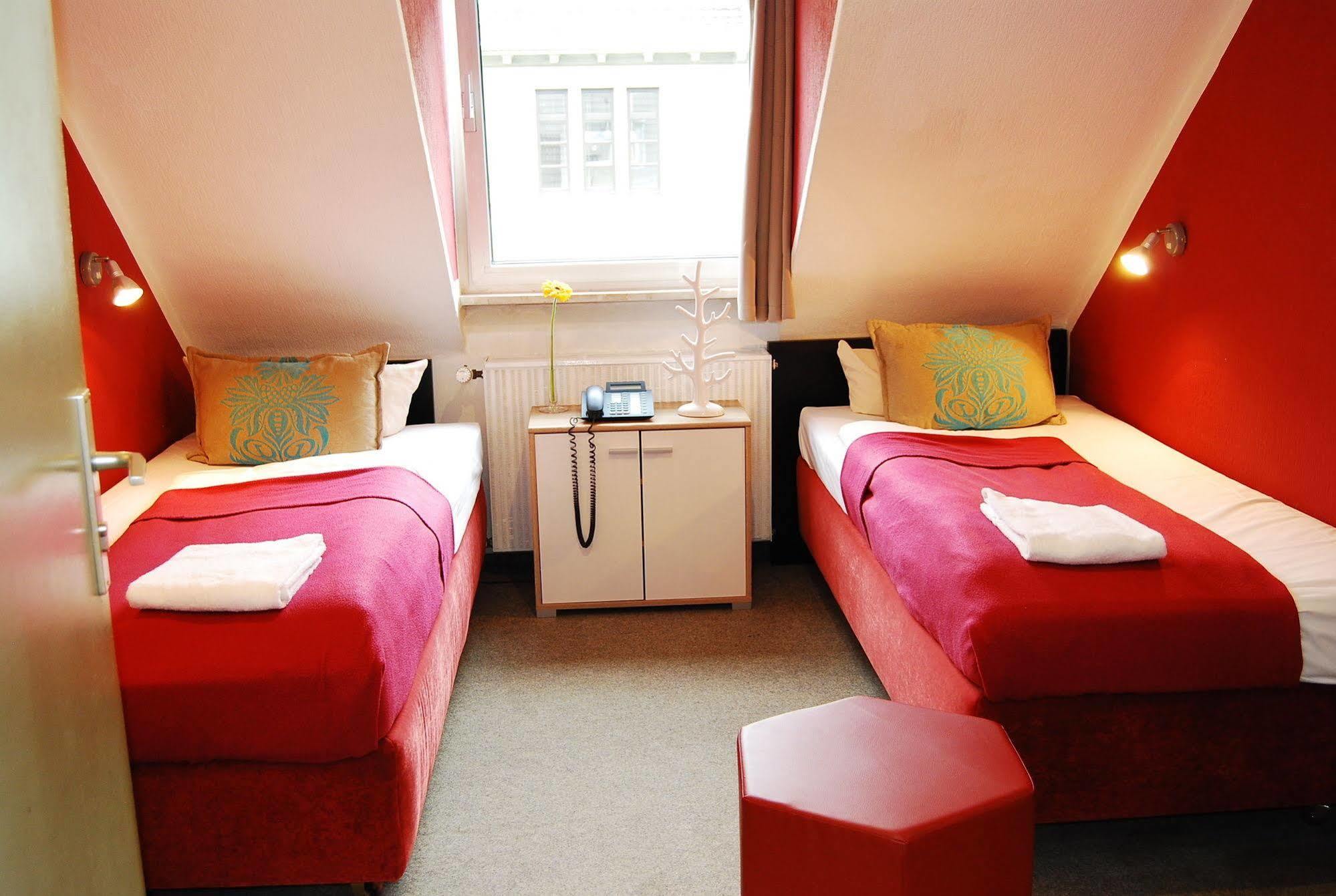 Hotel Alt Deutz City-Messe-Arena Kontaktloser Self Check-In Köln Ngoại thất bức ảnh