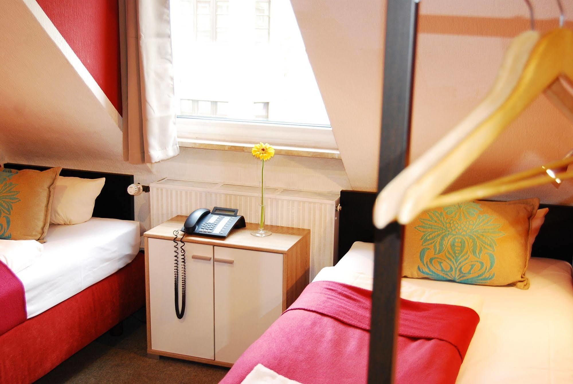 Hotel Alt Deutz City-Messe-Arena Kontaktloser Self Check-In Köln Ngoại thất bức ảnh