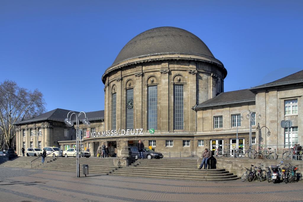 Hotel Alt Deutz City-Messe-Arena Kontaktloser Self Check-In Köln Ngoại thất bức ảnh